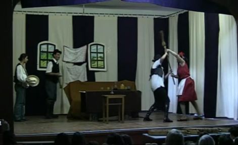 lonak_velt_menyasszony.avi_snapshot_15.51_2013.01.04_18.54.21.jpg